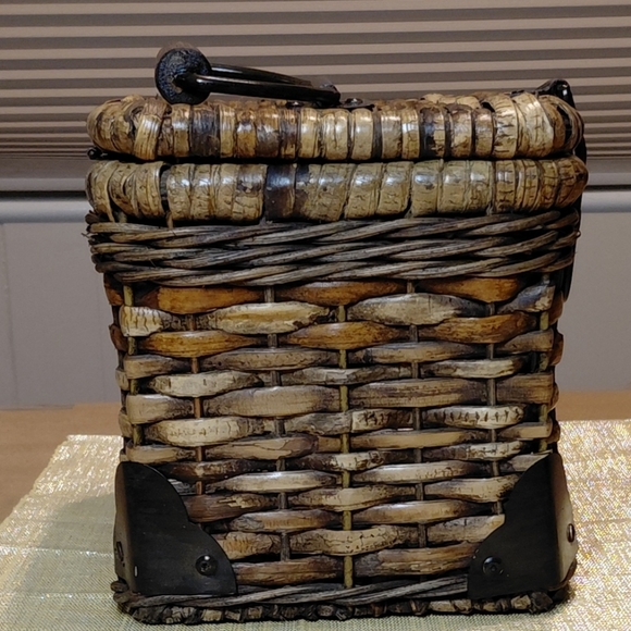 Vintage Basket Metal Hinged Lid and Closure Metal/Wood Handle Reinforced Corners - Picture 9 of 9